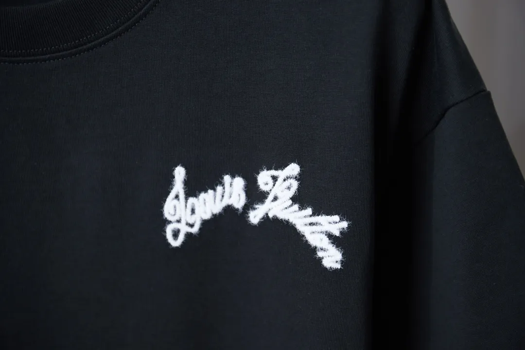 🅿️200 1V 25SS early spring new style short sleeves with embroidered letters, light luxury, a must-have item for daily commuting for men and women, correct version, welcome to compare, detailed features · 320g 100% pure cotton double yarn jersey fabric · Special thickened 32 pieces of double-strand 1X1 thread in the same vat custom dyeing · Imported Tajima machine rope embroidery➕ embroidered letter logo · Double needle stitching and cross-stitch technology · Original main mark, washable tag, brand moisture-proof paper packaging Color: black/white Size: S/M/L/XL